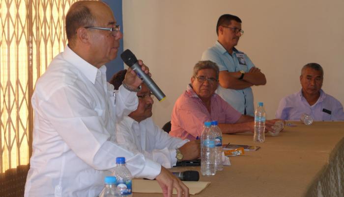 George Mera, presidente del gremio de taxistas, exige el cumplimiento de promesas hechas por el Gobierno Nacional.