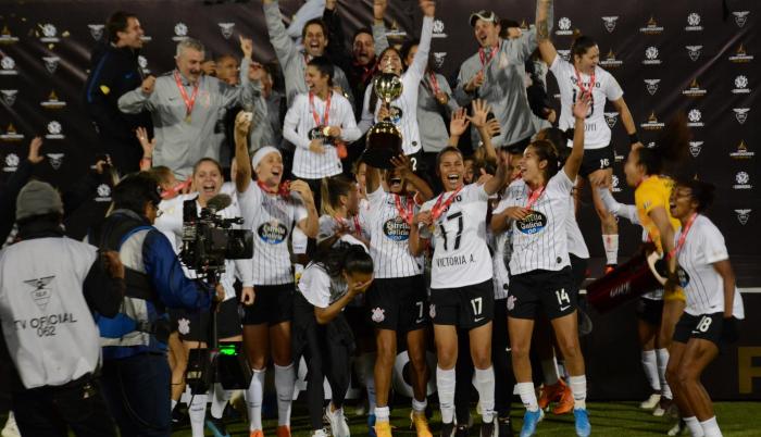 El premio que recibió Corinthians por ganar la Copa Libertadores femenina dista mucho de la versión masculina de este torneo.
