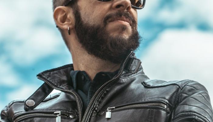 Actividad: Cantante, productor y compositor de música.