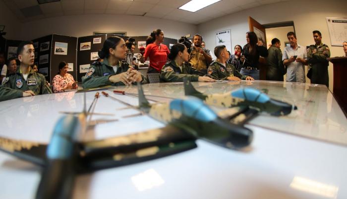 María Cueva y Jazmín Pérez le abrieron la puerta a otras mujeres que quieran alcanzar sus sueños. Las nuevas pilotos invitaron a más mujeres a interesarse por la carrera en la aviación de combate.