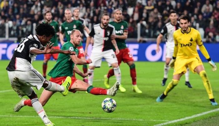 Renovado. El colombiano Juan Guillermo Cuadrado era suplente como extremo en la Juventus, pero su nueva función como lateral derecho le abrió una puerta para ganarse un puesto entre los titulares. Ya fue defensa en sus inicios.