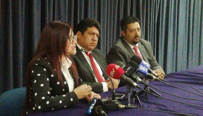 La fiscal María Alejandra Sigcha durante una rueda de prensa aclaró ciertos puntos de la investigación.