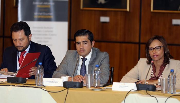 Hasta 2021, se prevé recortar la masa salarial en 1.000 millones de dólares, según el ministro Richard Martínez. Solo para este año se espera ajustar 500 millones.