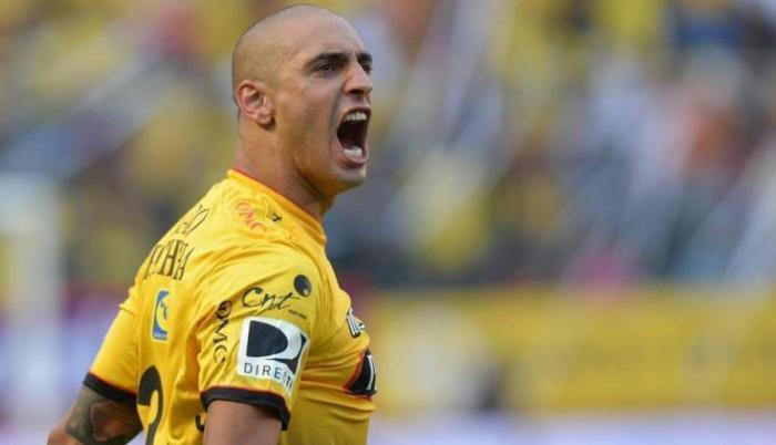 Barcelona mantiene una deuda que supera el millón de dólares con el argentino Nahuelpán.