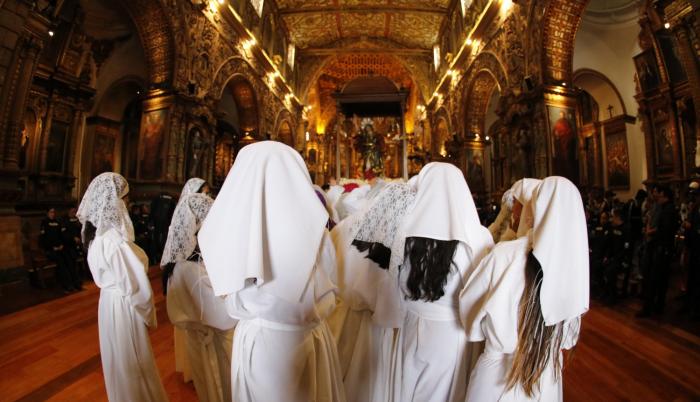Acto. Las marías son las que acompañan todo el Vía Crucis de Jesús.