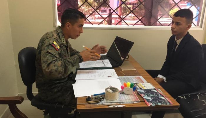 Los interesados en ingresar al Ejército como especialistas deben ser ecuatorianos por nacimiento, ser mayores de edad y hasta los 35 años.