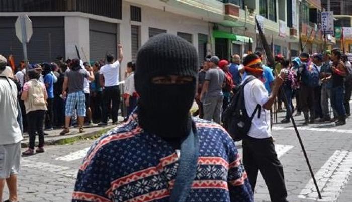 Referencial. Manifestantes en la gobernación de Morona Santiago. 16 de agosto de 2015.