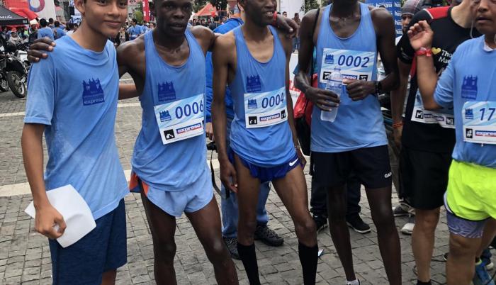 El keniano David Langat finalizó los 21K en 1:03:11. Previamente también ganó la Maratón de las Flores en Medellín.