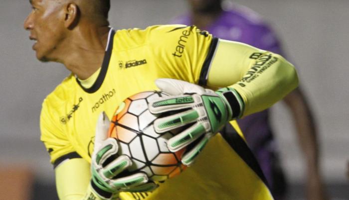 Adrián Bone reemplazará a Esteban Dreer en el partido de Emelec ante Mushuc Runa.