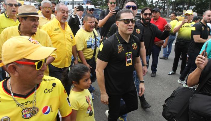 Alfaro agradeció a los socios en su llegada y estadía en el Monumental.