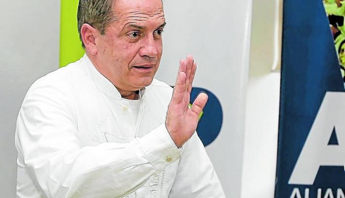 Función. Ricardo Patiño fue hombre cercano a Rafael Correa como ministro de Economía, de Defensa y canciller.