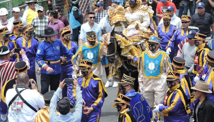 El tradicional desfile recorrió tres kilómetros en Latacunga, Cotopaxi.