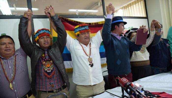 Consejo. Jaime y Marlon Vargas, presidentes de la Conaie y Confeniae, ayer durante una rueda de prensa.