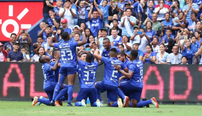 Emelec recibió a Mushuc Runa en el Capwell.