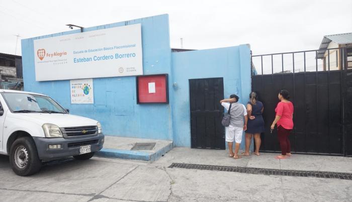 La alumna afectada permanece asilada con pronóstico reservado en el hospital de niños Roberto Gilbert, en La Atarazana, norte de Guayaquil.