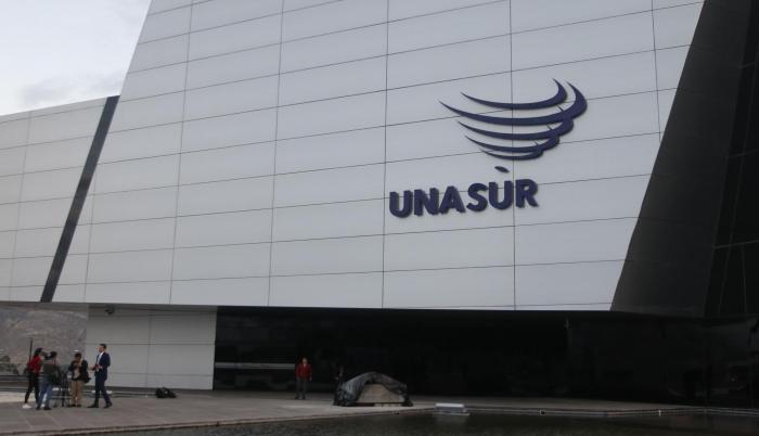 El estatuto de Unasur habla de seis meses para que se materialice el pedido de salida.