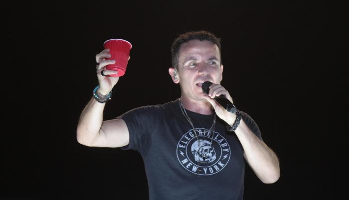 Fonseca le canto a mas de 3 mil corazones Fonseca le canto a mas de 3 mil corazones