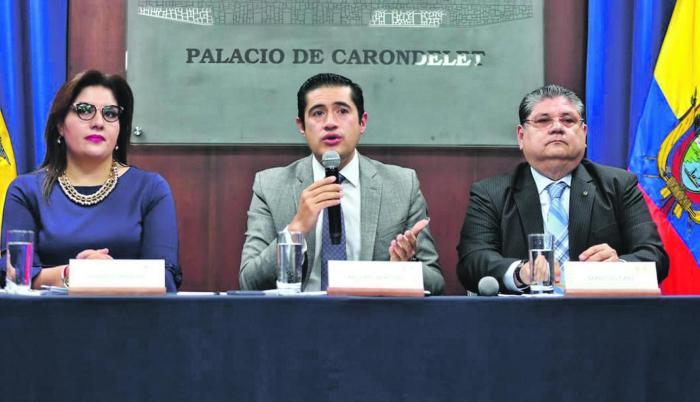 Autoridades. Richard Martínez, ministro de Finanzas, y Marcos López anunciaron los desembolsos.