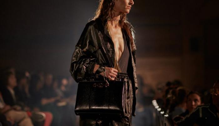 Esta es la última creación de Gucci en carteras. Su presentación fue en el Théâtre Le Palace de París.