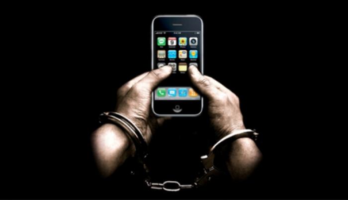 El uso excesivo de estos dispositivos pueden conducir a una dependencia y hasta ‘adicción’, la cual puede alterar el desarrollo normal de nuestra vida.