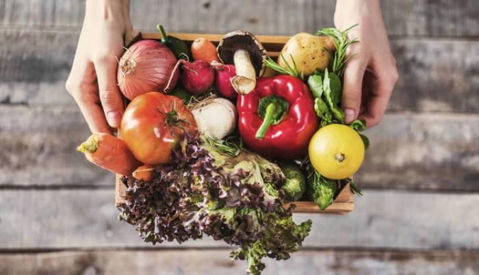 El lavado de frutas y verduras debe incluir una solución con vinagre o bicarbonato para desinfectarlas.