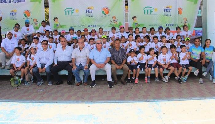 El Programa Junior Tennis Initiative de la Federación Internacional de Tenis opera actualmente en más de 100 naciones.