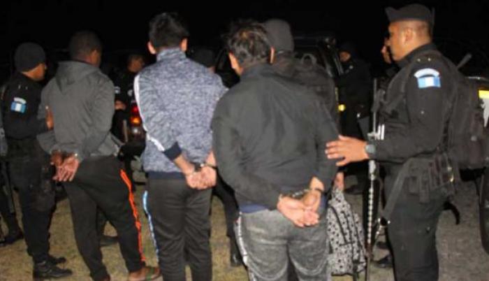 Los tres fueron detenidos el 17 de diciembre de 2018 cuando la embarcación en la que viajaban fue interceptada por la Fuerza Especial Naval en el Pacífico.