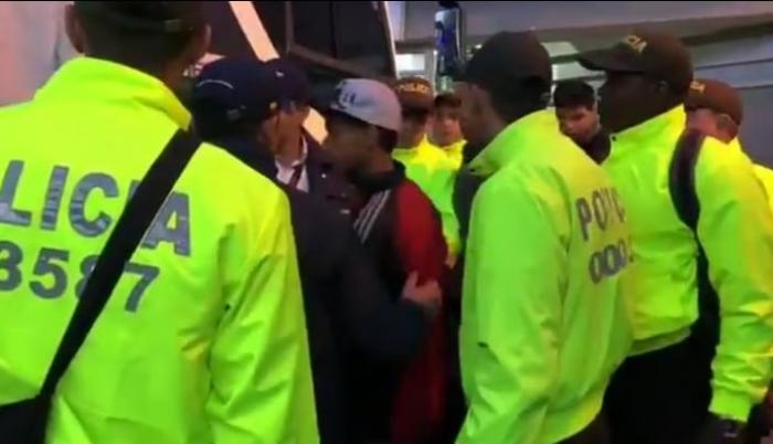 Los 60 detenidos fueron transportados hasta Inírida, donde serán llevados en un buque de la Armada colombiana hasta Venezuela.