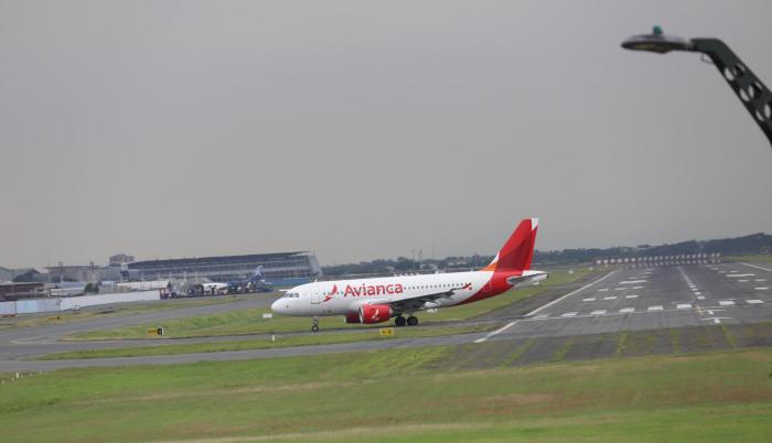 Tarea. Alrededor de seis horas durarán los trabajos en la pista del aeropuerto José Joaquín de Olmedo.