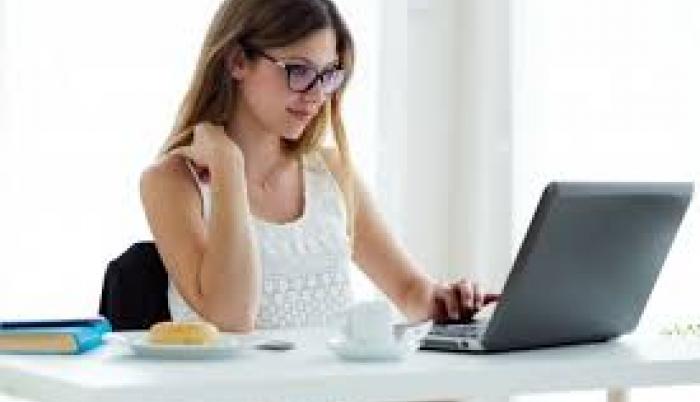 Recuperar todos los correos electrónicos a los que estén vinculadas otras redes sociales es el paso principal.