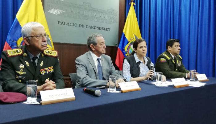 Tras un operativo en Imbabura, este martes se realizó una reunión en el Salón Azul de la Presidencia con la intervención de los ministros del Interior, María Paula Romo, y de Defensa, Oswaldo Jarrín.