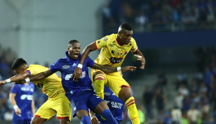 Emelec terminó en campo rival, pero no pudo concretar la del empate.