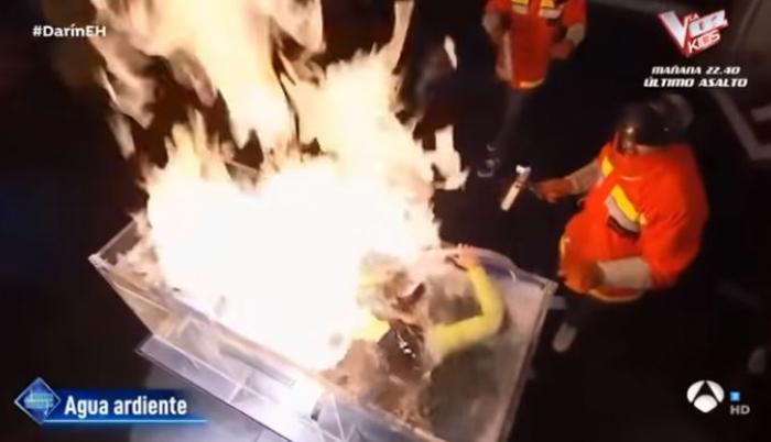 El accidente, que ocurrió en el set de un programa español, causó pánico entre los presentes y televidentes.