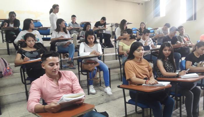 Con mucho entusiasmo, más de 7.000 jóvenes iniciaron el curso de nivelación en la Universidad de Guayaquil.