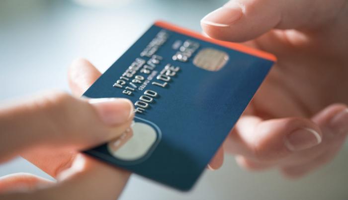 Uno de los riesgos del mal uso de las tarjetas es dañar el prestigio financiero.