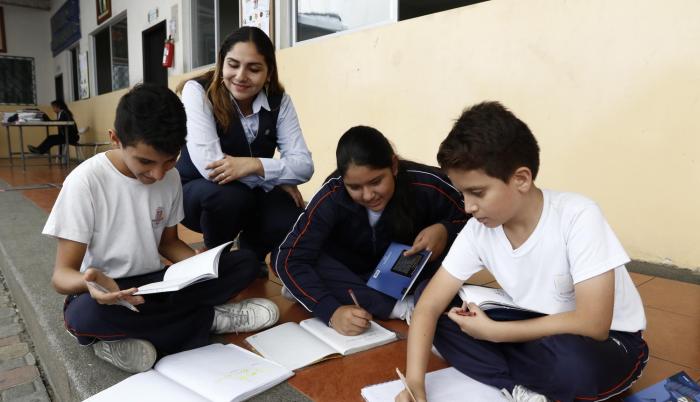 Aprendizaje. En el colegio José Domingo de Santistevan, los alumnos y maestros desarrollan talleres.