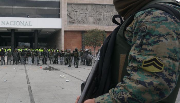 Resguardo. La demanda de seguridad desbordó a militares y policías.