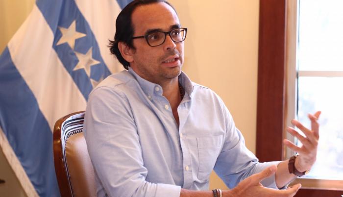 Duart lideró el acto que se realizó en un centro educativo.