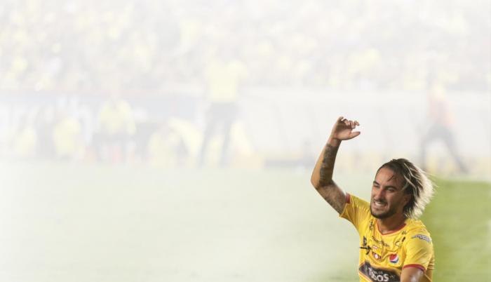 1 año dura el contrato que firmó el jugador colombiano con Barcelona con posibilidad de compra.