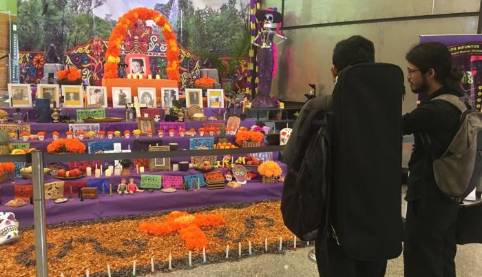 La pequeña feria cultural estará abierta hasta este domingo, 3 de noviembre. La entrada es libre.