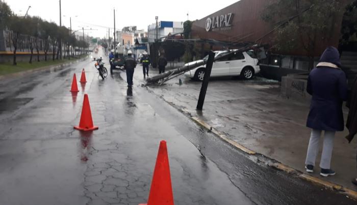 Quito amaneció con muertos, heridos, deslaves e inundaciones por la lluvia