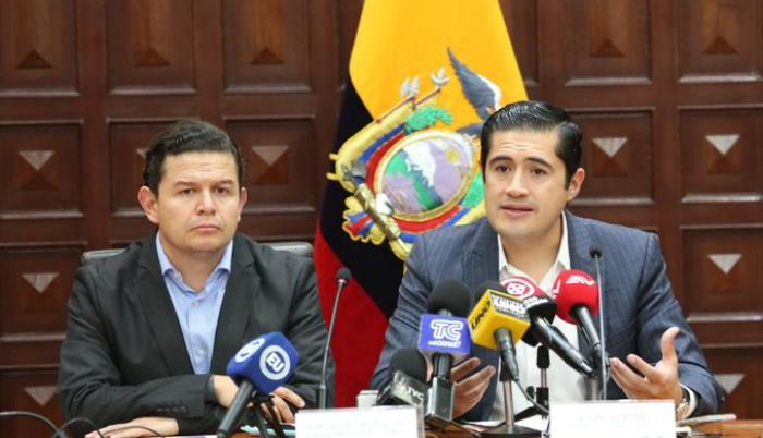 Juan Sebastián Roldán y Richard Martínez anunciaron que el presidente enviará las reformas tributarias a la Asamblea.