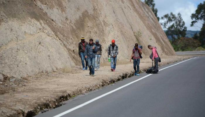 Durante el fin de semana pasaban por grupos de 100 personas y se han atendido más de 7.166 casos en esta frontera.