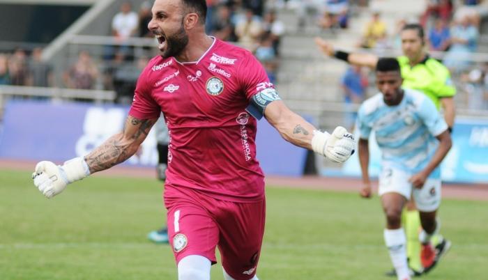 El golero Damián Frascarelli es titular en el arco canario.