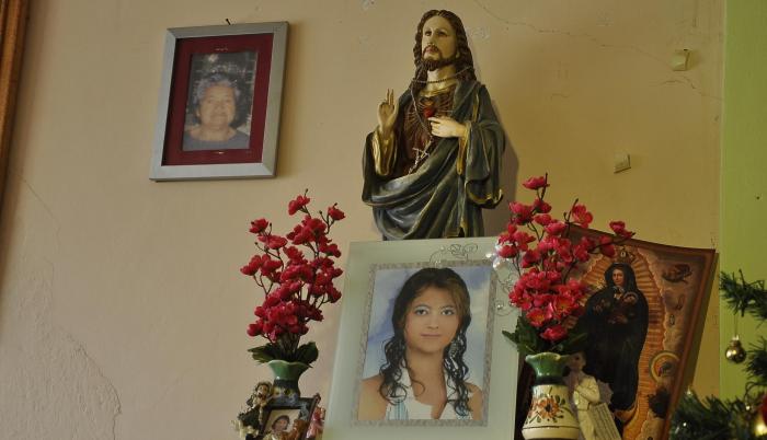 Padres desesperados buscan hace 9 años a su hija desaparecida