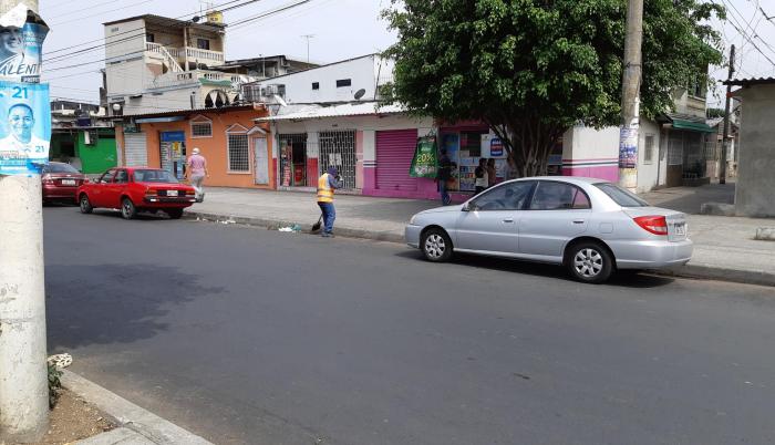 Locales permanecen con las puertas cerradas ante la delincuencia.