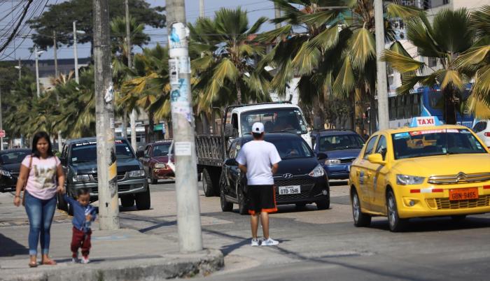 Referencial. Durante los primeros 15 días, los Agentes Civiles de Tránsito orientarán la circulación de los automotores y peatones.