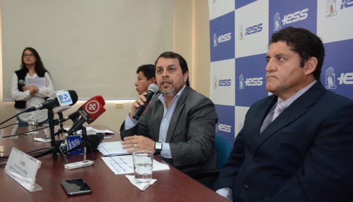 Paúl Granda, presidente del Consejo Directivo del IESS, anunció que ya está listo el reglamento para la selección de funcionarios.