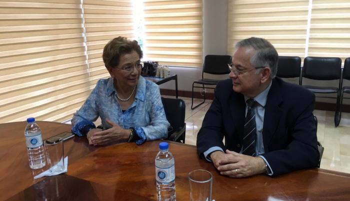 La canciller Sonia Roca, de la U. del Pacífico, firmó el convenio este miércoles.
