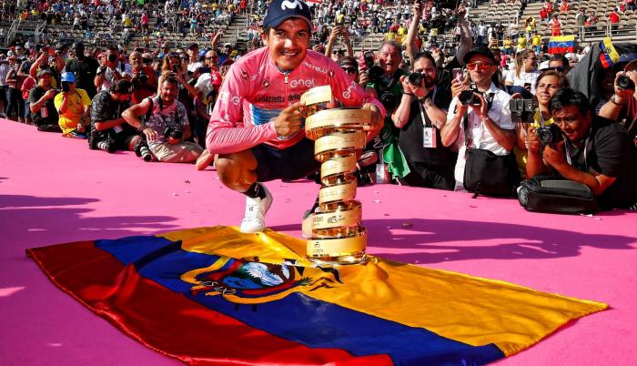 Campeón. Carapaz hizo historia al sacar 1 minuto y 5 segundos a su primer perseguidor, el italiano Vincenzo Nibali, y 2:30 al esloveno Primoz Roglic..